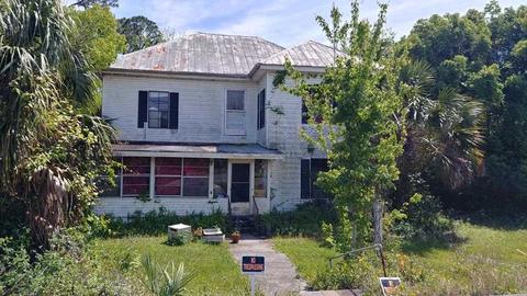 303 SE Avenue B, Carrabelle, FL 32322