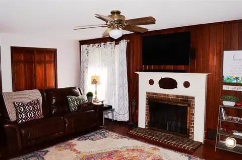 105 Elizabeth Ln, Perry, FL 32347 photo 9