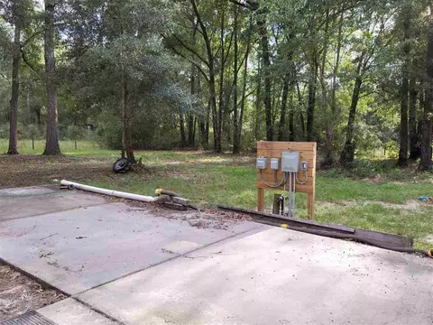 372 NE Hillside Ter, Lee, FL 32340 photo 2