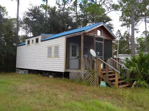 647 Mill Rd, Carrabelle, FL 32322 photo 2