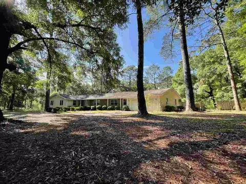 593 E Ash St, Perry, FL 32347 photo 2
