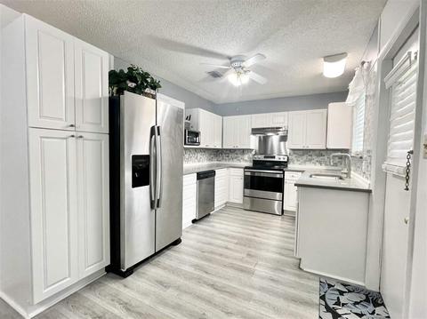 816 E Cherry St, Perry, FL 32347 photo 4