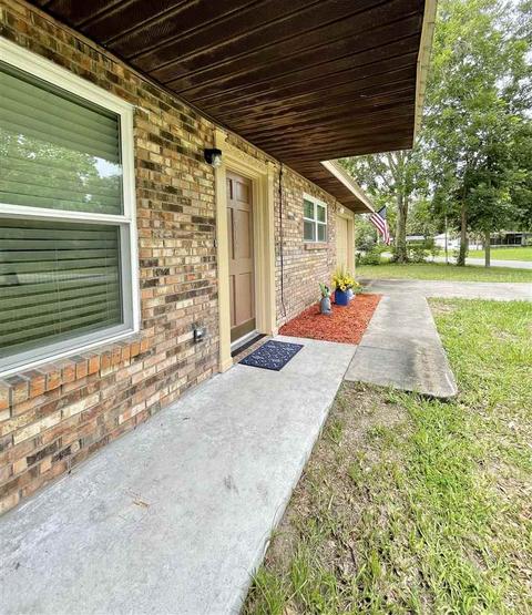 816 E Cherry St, Perry, FL 32347 photo 3