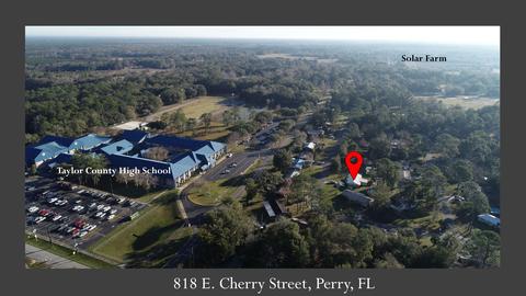 818 E Cherry St, Perry, FL 32347 photo 3