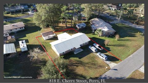 818 E Cherry St, Perry, FL 32347 photo 2