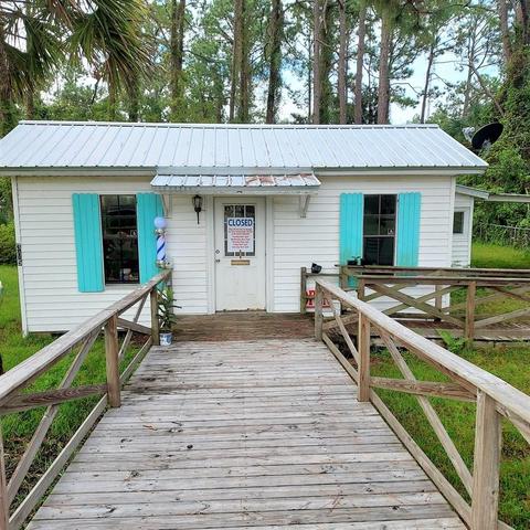 305 SE B Ave, Carrabelle, FL 32322 photo 3