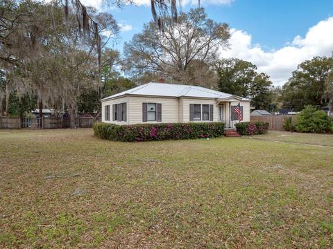 803 N Calhoun St, Perry, FL 32347 photo 2