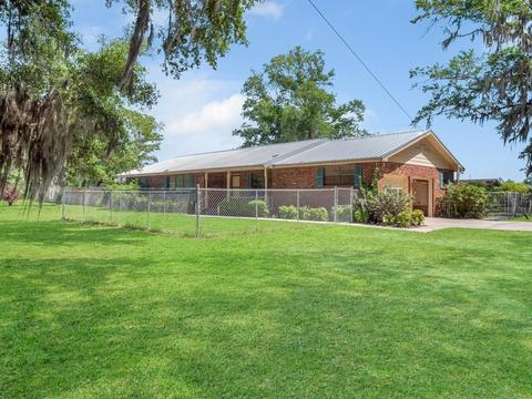 1505 Pinecrest St, Perry, FL 32347 photo 1