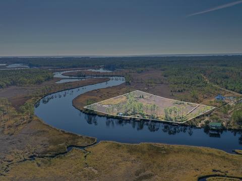 709 Mill Rd, Carrabelle, FL 32322 photo 2