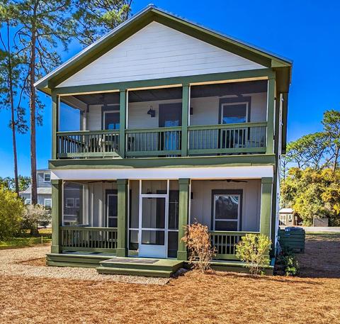 305 Sunny Spot Ln, Saint Teresa, FL 32358