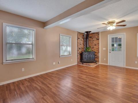804 E Margurite St, Perry, FL 32347 photo 2
