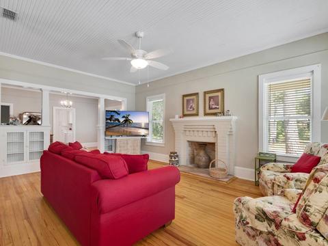 1027 N Jefferson St, Perry, FL 32347 photo 2
