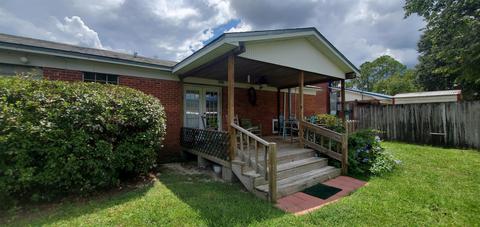 821 E Cherry St, Perry, FL 32347 photo 4
