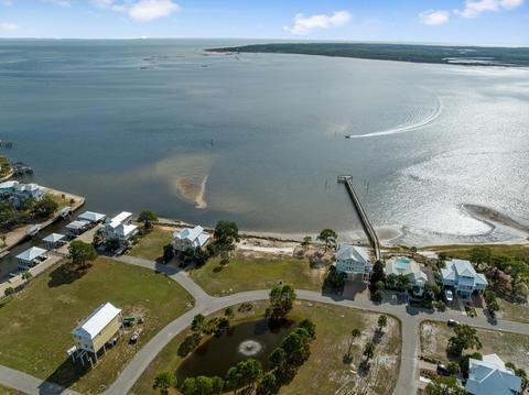 49 Top Sail Way, Wakulla, FL 32346