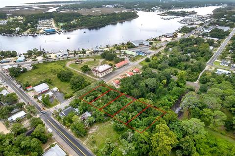 210 NE 1st Ave, Carrabelle, FL 32322 photo 1