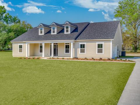 74 Country Club Dr, Crawfordville, FL 32327