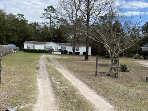 61 Ridgeway Ct, Crawfordville, FL 32327