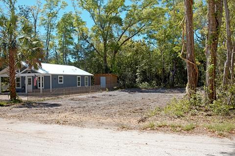 403 NE 2nd St, Carrabelle, FL 32322