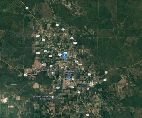 306 W Spring Pl, Perry, FL 32347 photo 2