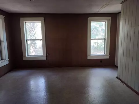 Living - 1618 Golf Course Rd, Perry, FL 32348 photo 2 of 2