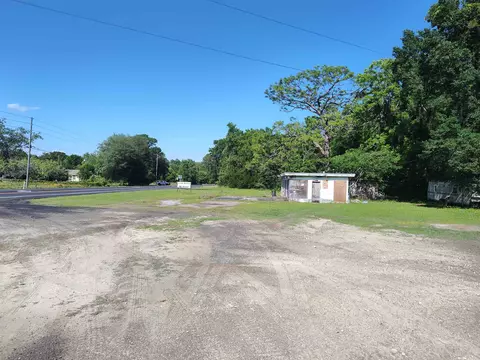 Exterior - 1618 Golf Course Rd, Perry, FL 32348 photo 5 of 9
