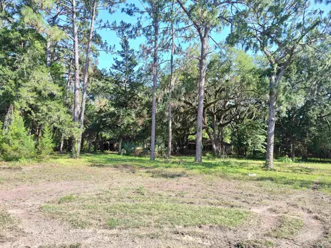 Exterior - 1618 Golf Course Rd, Perry, FL 32348 photo 4 of 9