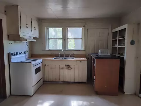Kitchen - 1618 Golf Course Rd, Perry, FL 32348 photo 1 of 1