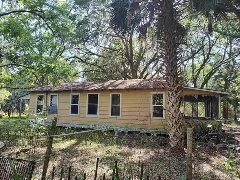 Exterior - 1618 Golf Course Rd, Perry, FL 32348 photo 2 of 9