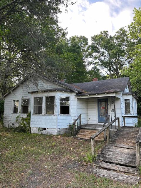 1106 E Veterans Dr, Perry, FL 32347 photo 1