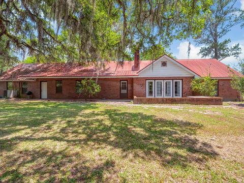 130 E Dowling St, Perry, FL 32347 photo 3