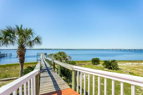 51 Pompano Dr, Ochlockonee Bay, FL 32346