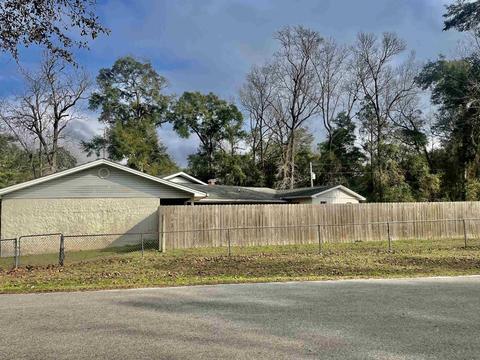 27 Hickory Ave, Crawfordville, FL 32327