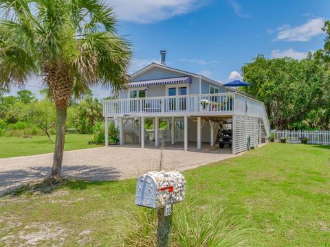 33 Oyster Bay Dr, Crawfordville, FL 32327