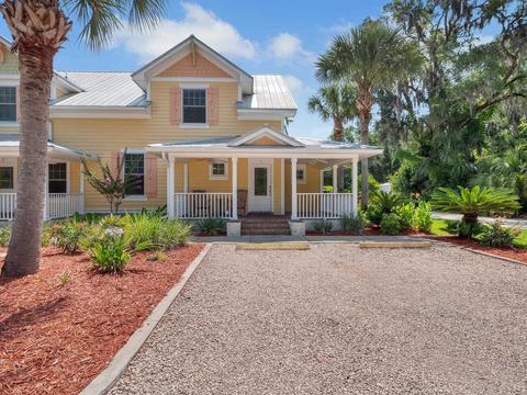 206 SE Tenth St #1, Steinhatchee, FL 32359