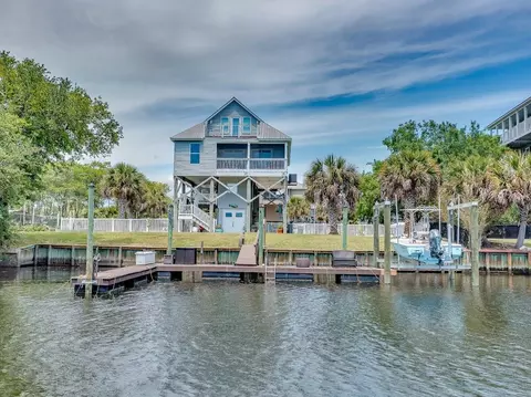 17 Royster Dr, Crawfordville, FL 32327
