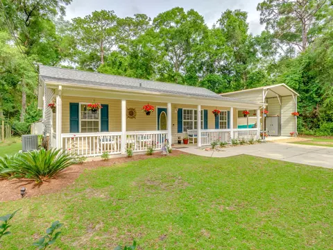 42 Choctaw Rd, Crawfordville, FL 32327