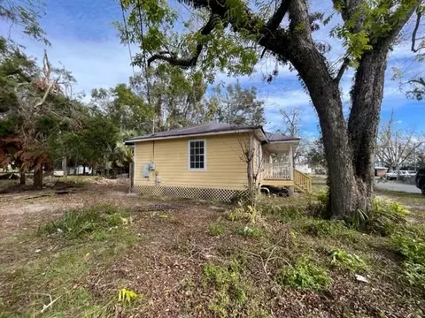 212 Colson St, Perry, FL 32348 photo 9