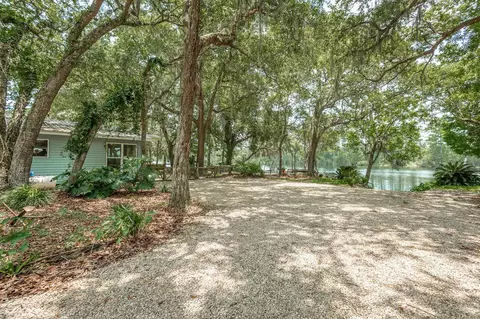 213 Daughtry Dr, Sopchoppy, FL 32358