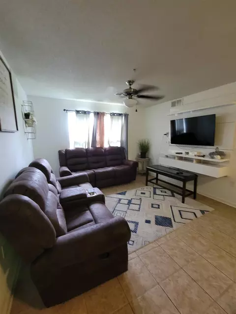 3000 S Adams St #233, Tallahassee, FL 32301