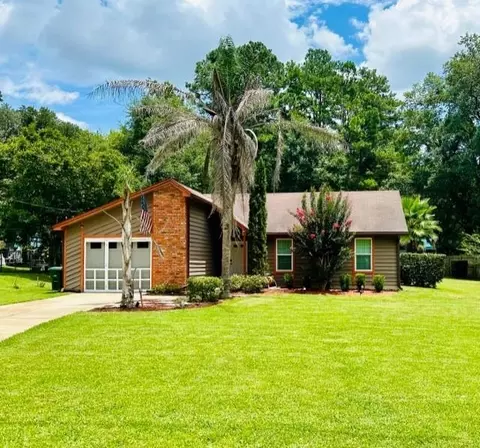 6737 Secretariat Dr, Tallahassee, FL 32309