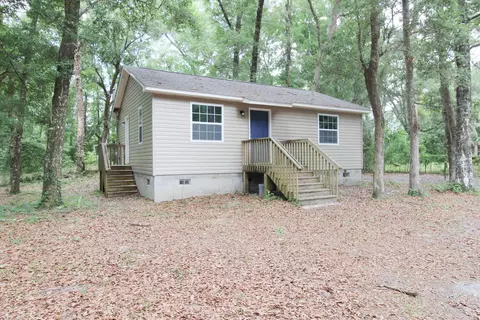 50 Deloriss Dr, Crawfordville, FL 32327