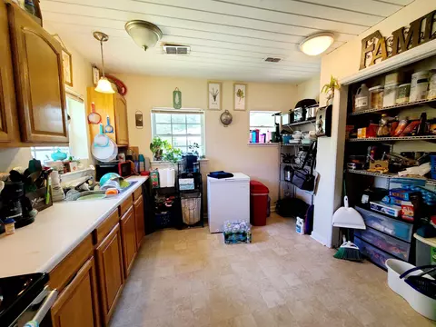 306 N Orange St, Perry, FL 32347 photo 8