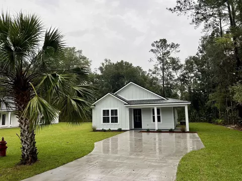 18 Dickson St, Sopchoppy, FL 32358