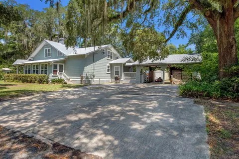 304 N Center St, Perry, FL 32347 photo 2