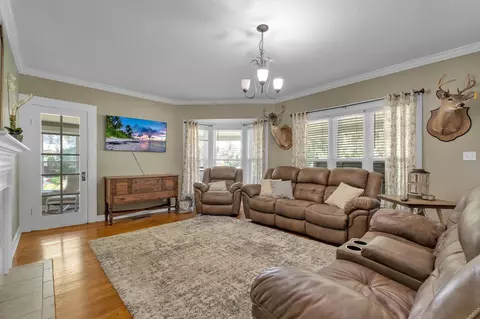 304 N Center St, Perry, FL 32347 photo 8