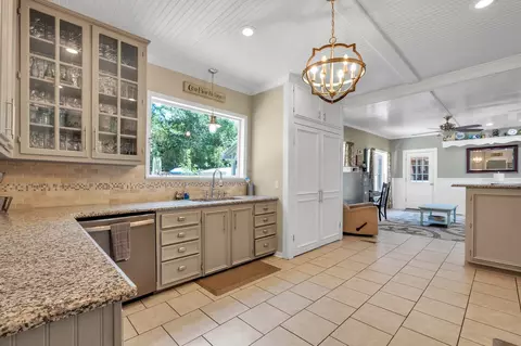 304 N Center St, Perry, FL 32347 photo 12