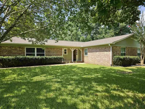 5800 Old Forge Ct, Tallahassee, FL 32317