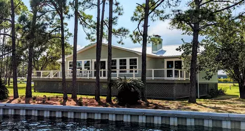 17 Joe Dr, Panacea, FL 32346