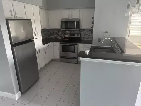 2801 Chancellorsville Dr #112, Tallahassee, FL 32312