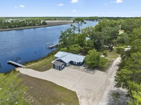 605 Riverview Dr, Carrabelle, FL 32322 photo 11